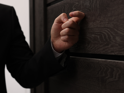 Detective knocking on door